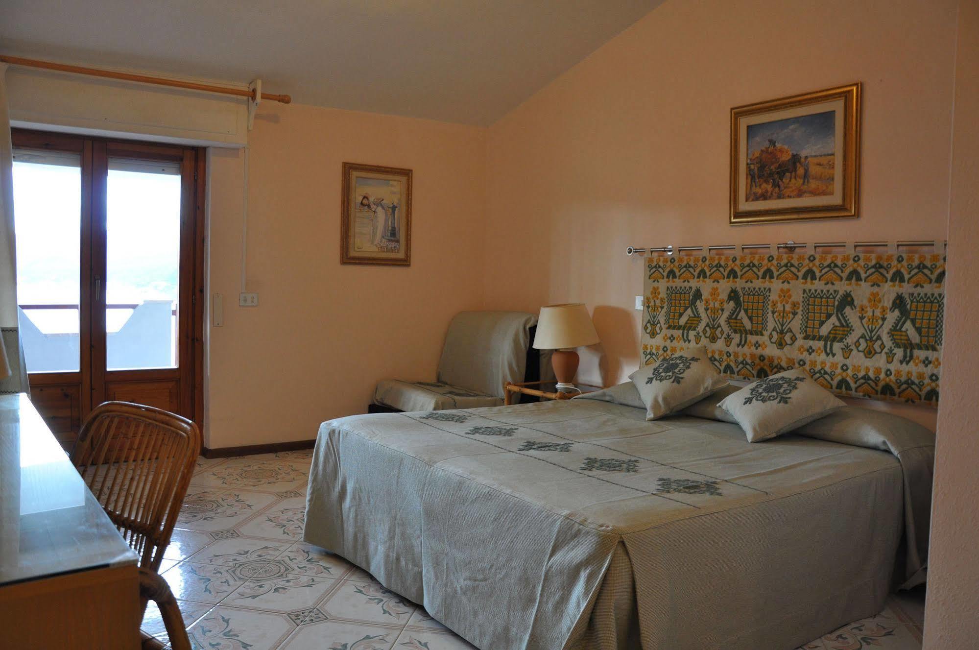 Hotel L'Oasi Cala Gonone Eksteriør billede